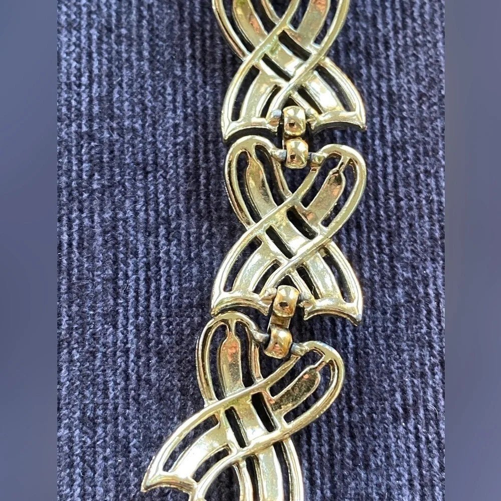 BraceletVintage 80s Runway Style Gold-Tone Braided X-Link Bracelet