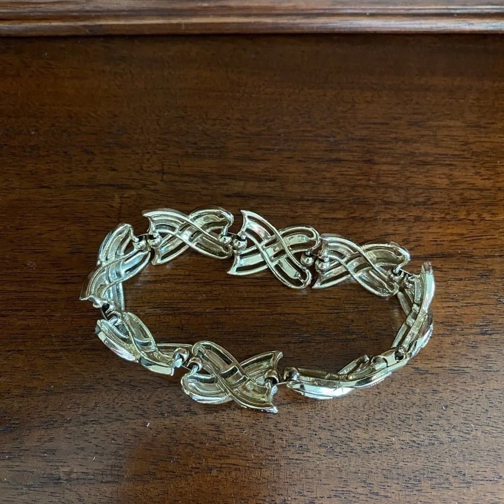 BraceletVintage 80s Runway Style Gold-Tone Braided X-Link Bracelet