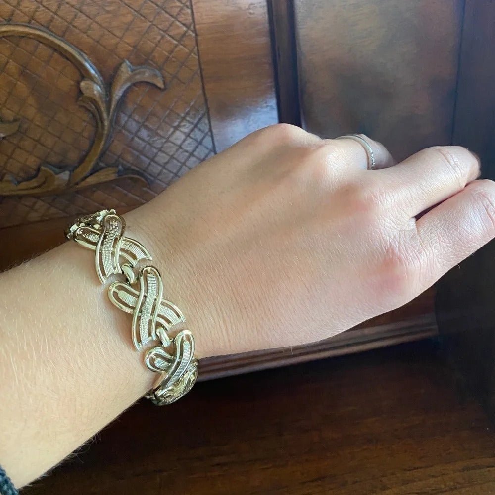BraceletVintage 80s Runway Style Gold-Tone Braided X-Link Bracelet