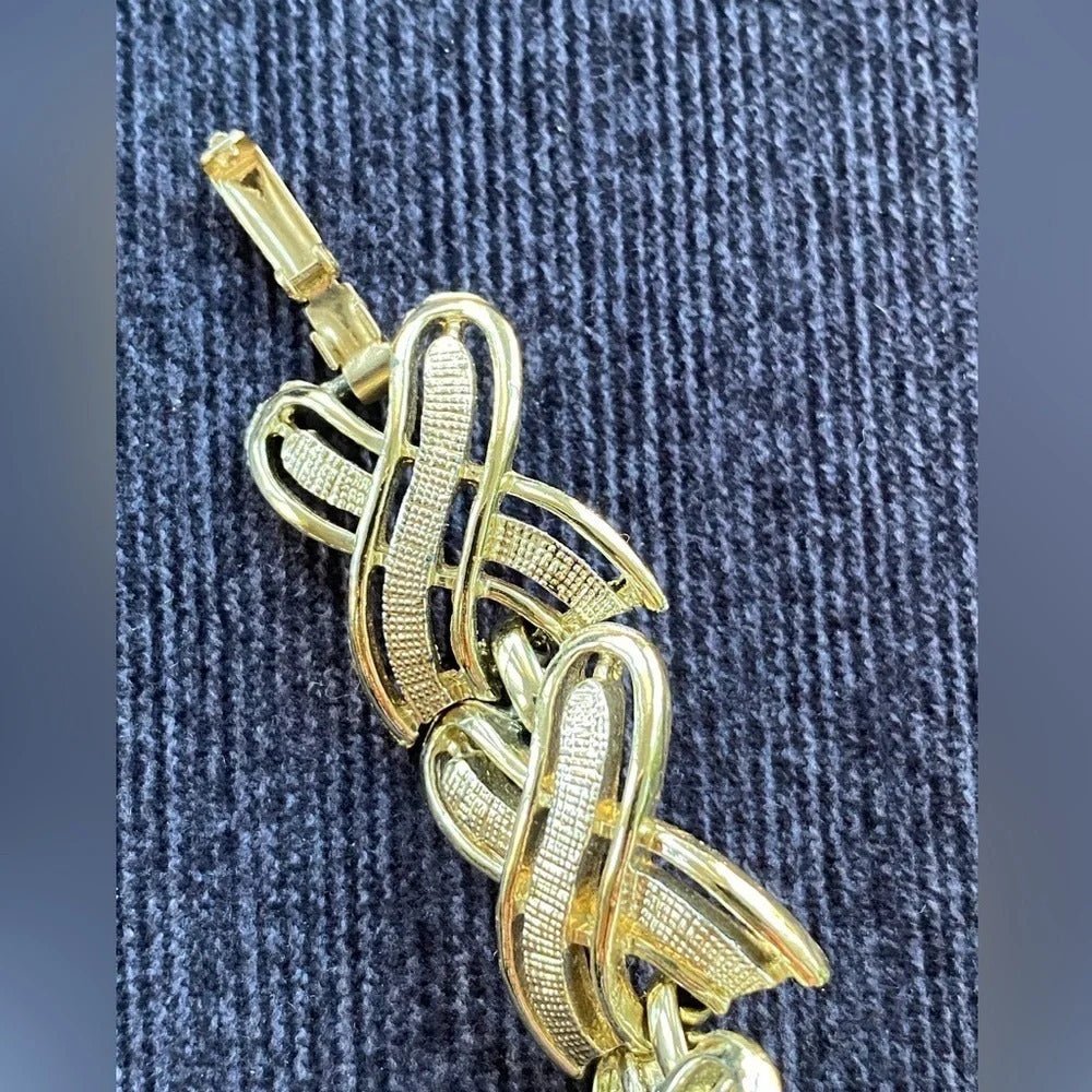 BraceletVintage 80s Runway Style Gold-Tone Braided X-Link Bracelet