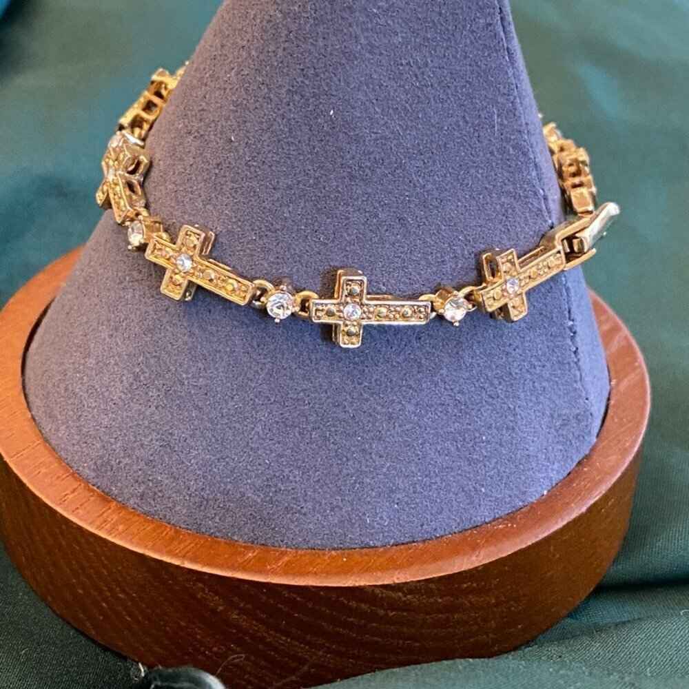 BraceletVintage Avon Gold-Tone Cross Tennis Bracelet with Crystal Rhinestones