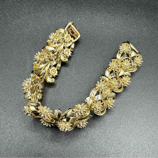 BraceletVintage Coro Pegasus Gold-Tone Ornate Textured Bracelet