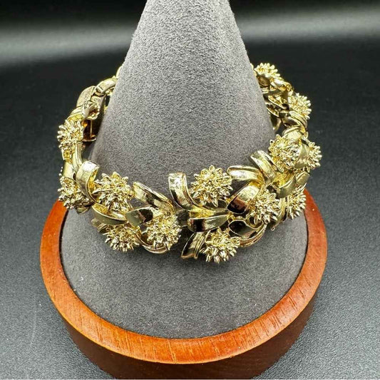BraceletVintage Coro Pegasus Gold-Tone Ornate Textured Bracelet