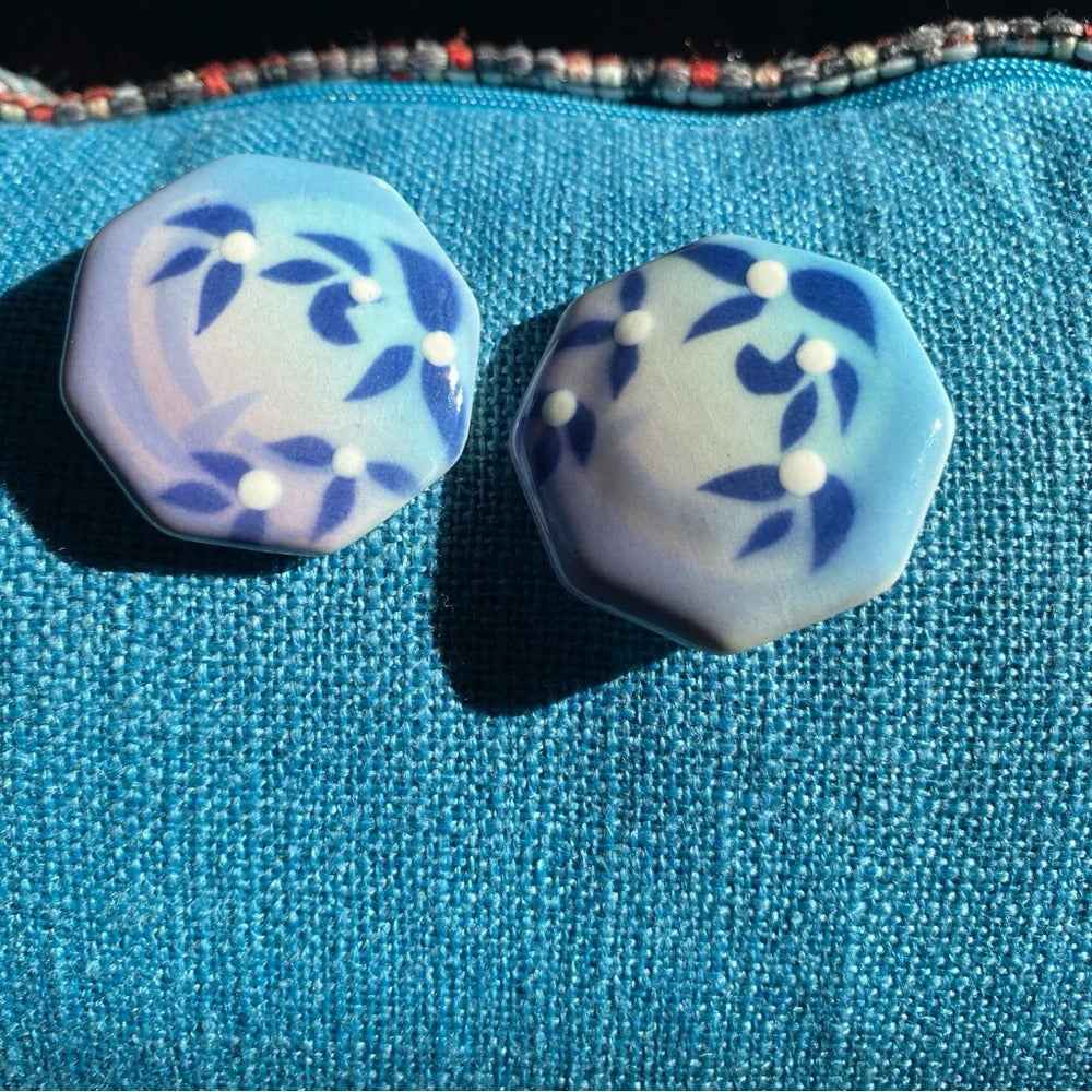 EarringsVintage Japanese Hand-Painted Porcelain Clip-On Earrings