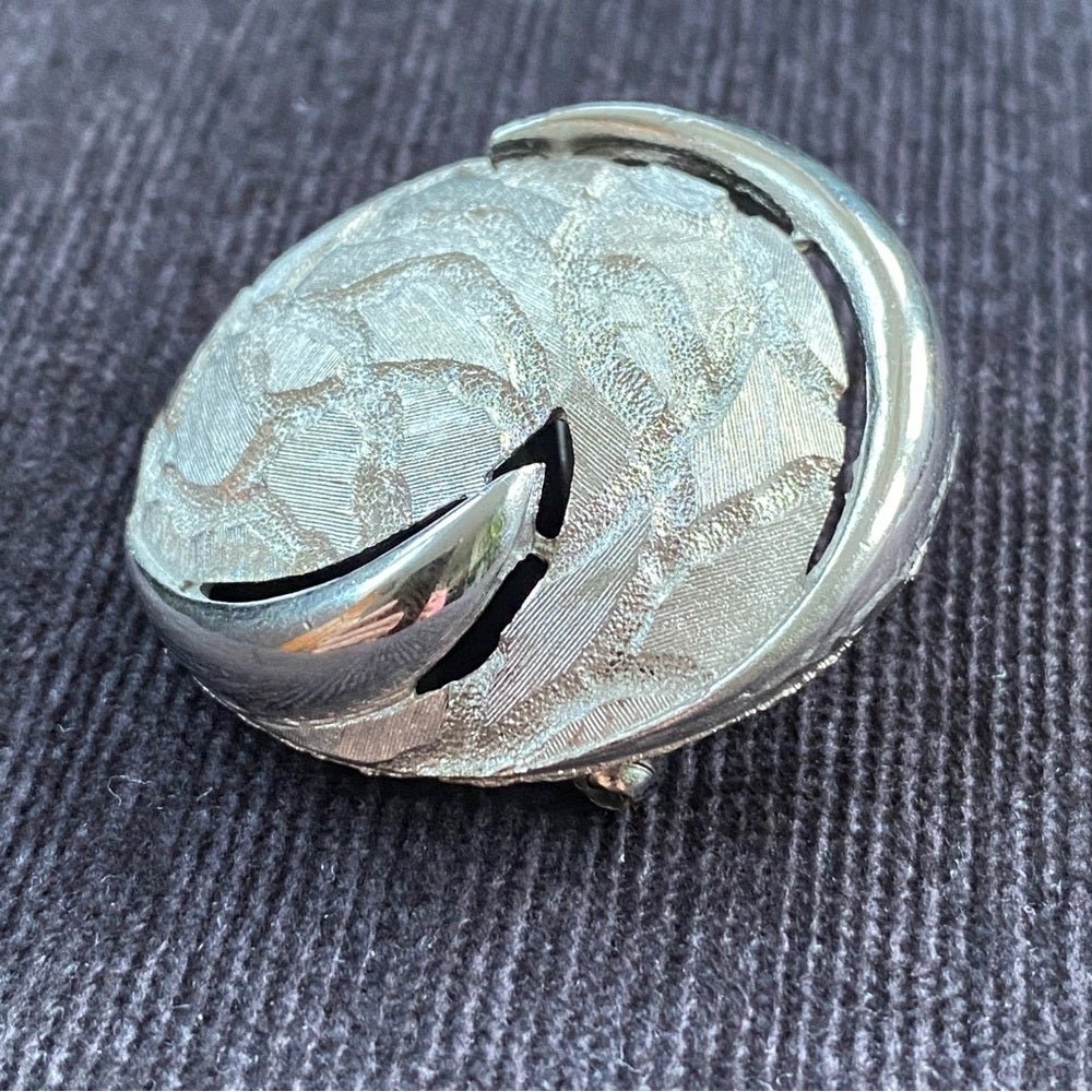 BroochesVintage Signed JJ Jonette Silver Tone Textured Art Nouveau Modernist Brooch