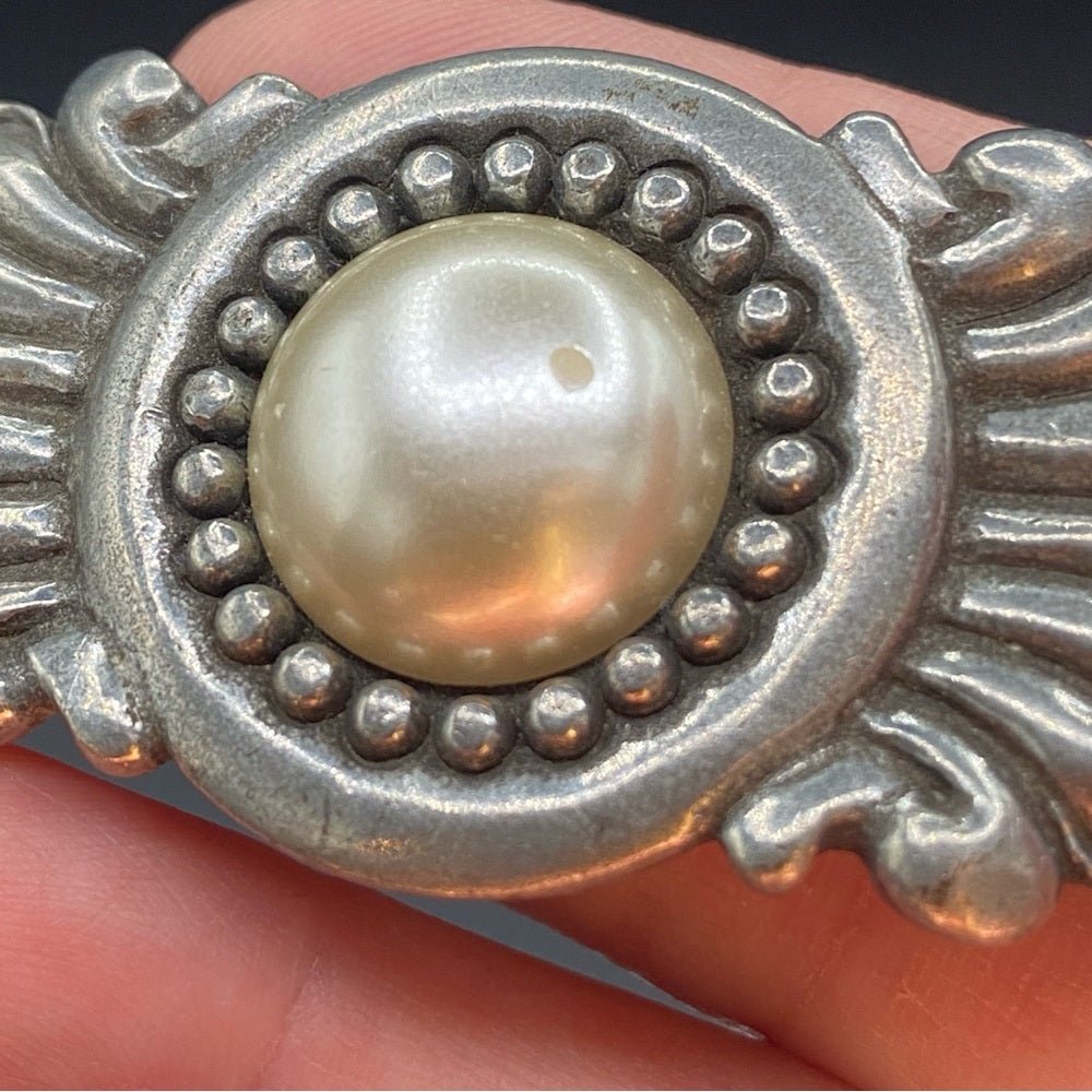 BroochesVintage Signed Seagull Canada Pewter Victorian Style Brooch with Faux Pearl