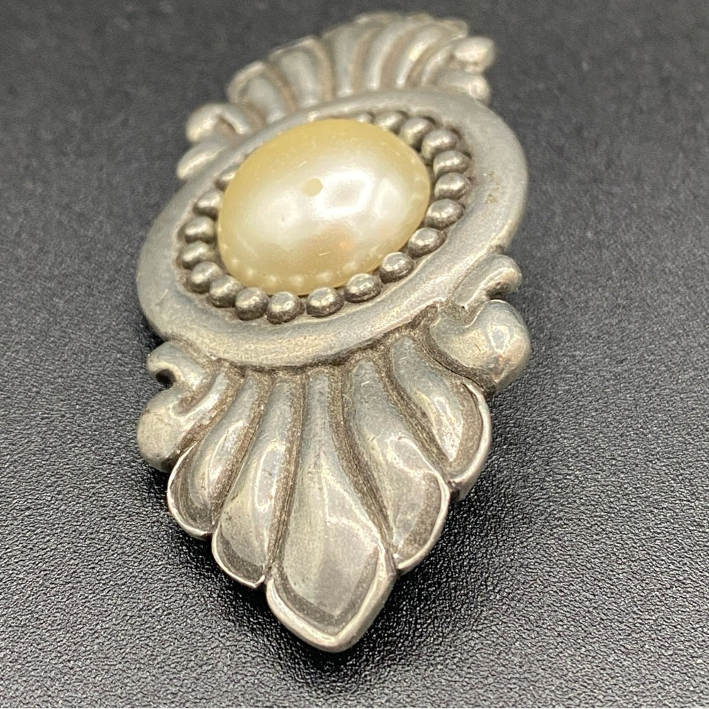 BroochesVintage Signed Seagull Canada Pewter Victorian Style Brooch with Faux Pearl
