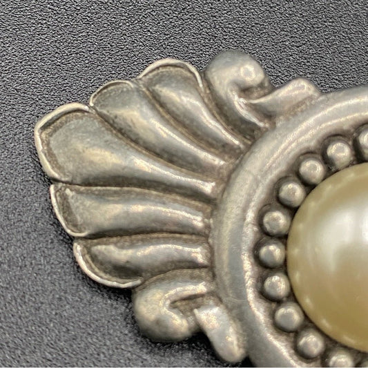 BroochesVintage Signed Seagull Canada Pewter Victorian Style Brooch with Faux Pearl