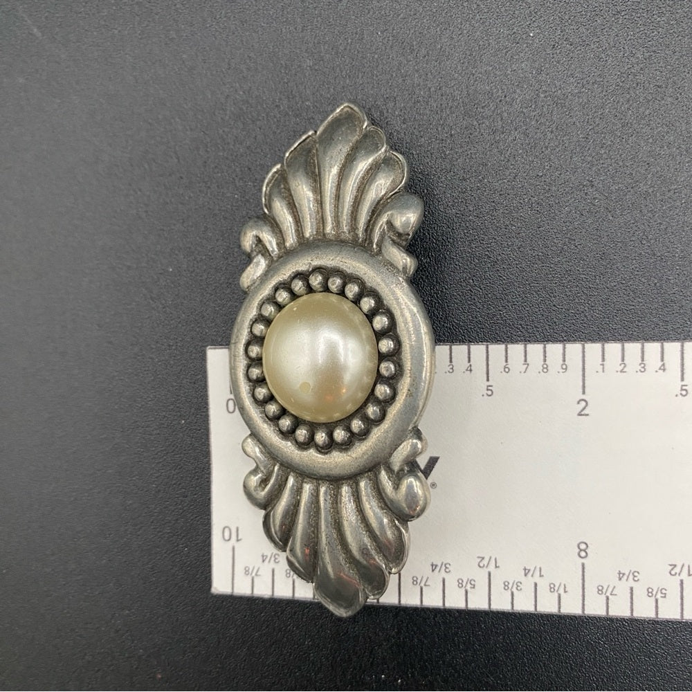 BroochesVintage Signed Seagull Canada Pewter Victorian Style Brooch with Faux Pearl