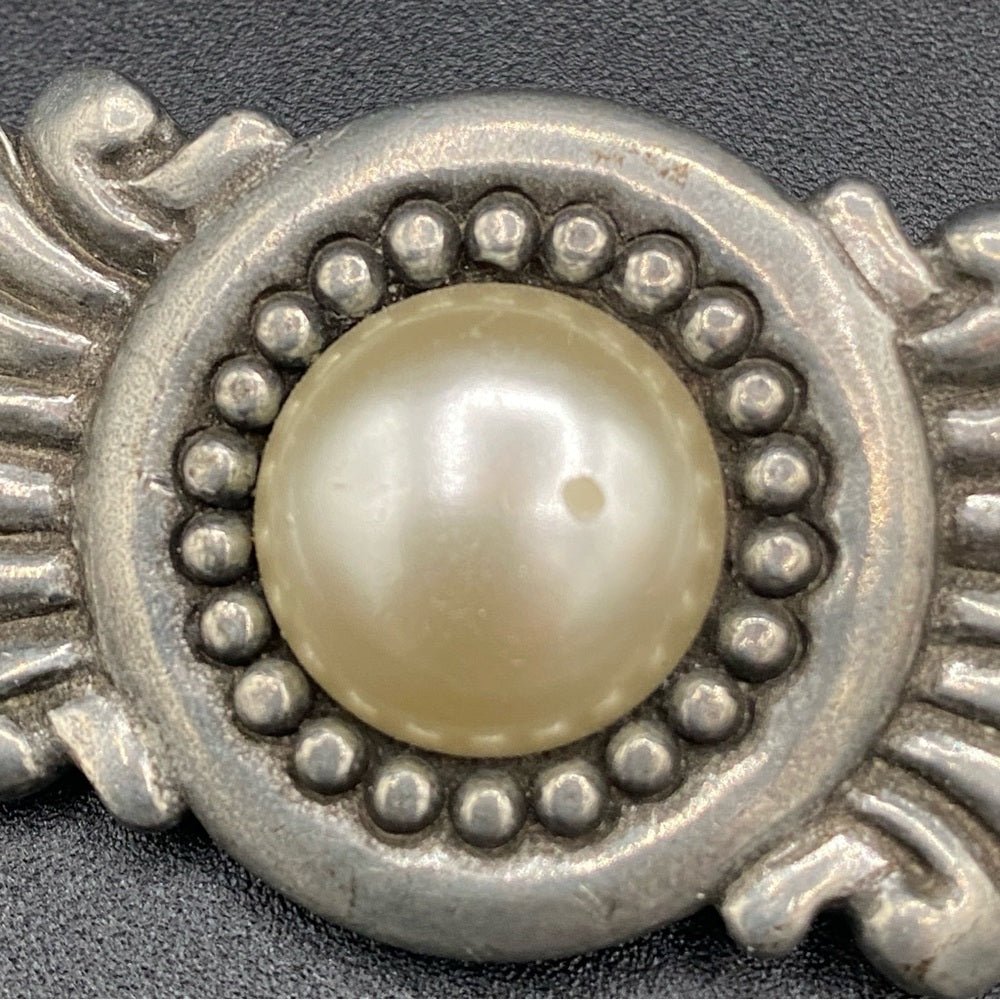 BroochesVintage Signed Seagull Canada Pewter Victorian Style Brooch with Faux Pearl