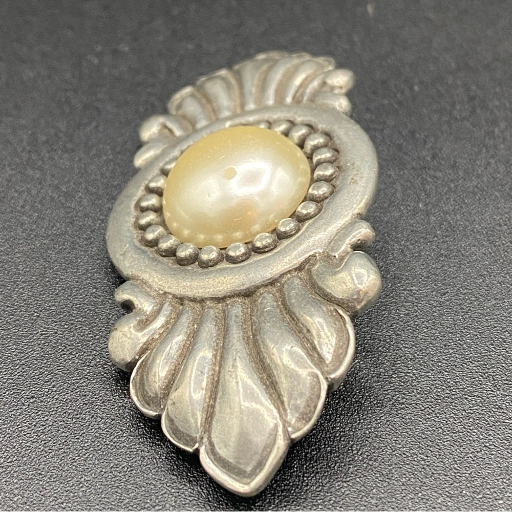 BroochesVintage Signed Seagull Canada Pewter Victorian Style Brooch with Faux Pearl