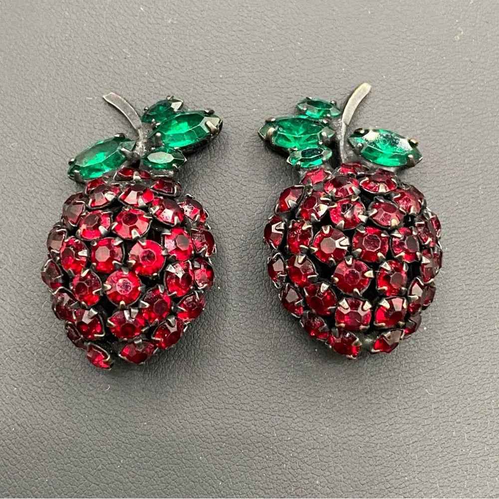 EarringsVintage Warner Signed Strawberry Crystal Rhinestone Clip-On Earrings