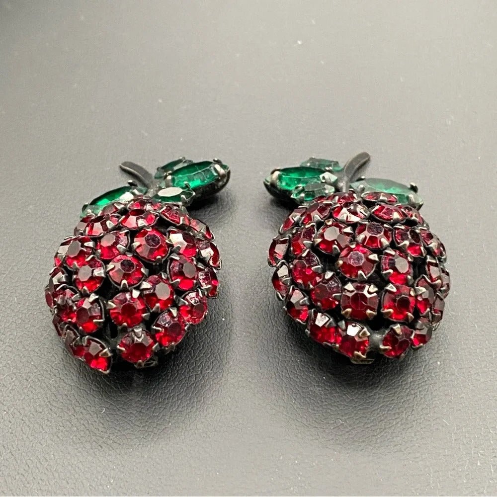 EarringsVintage Warner Signed Strawberry Crystal Rhinestone Clip-On Earrings