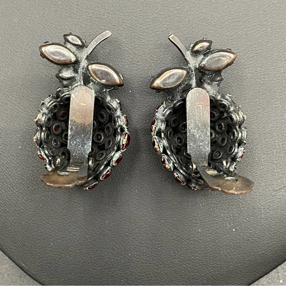 EarringsVintage Warner Signed Strawberry Crystal Rhinestone Clip-On Earrings