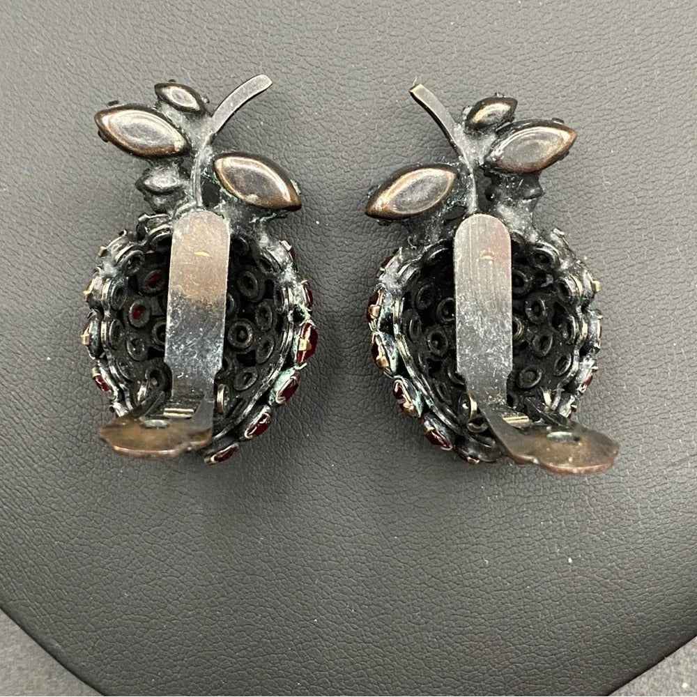 EarringsVintage Warner Signed Strawberry Crystal Rhinestone Clip-On Earrings
