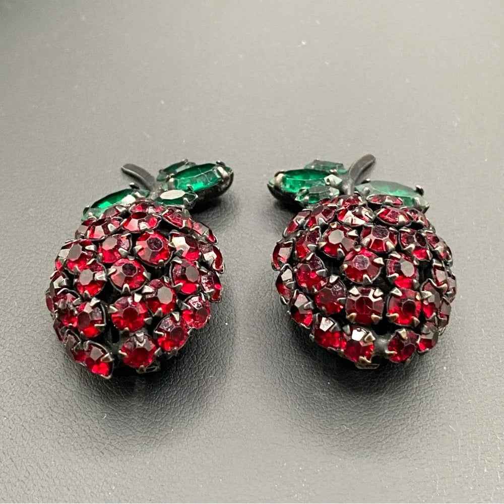 EarringsVintage Warner Signed Strawberry Crystal Rhinestone Clip-On Earrings