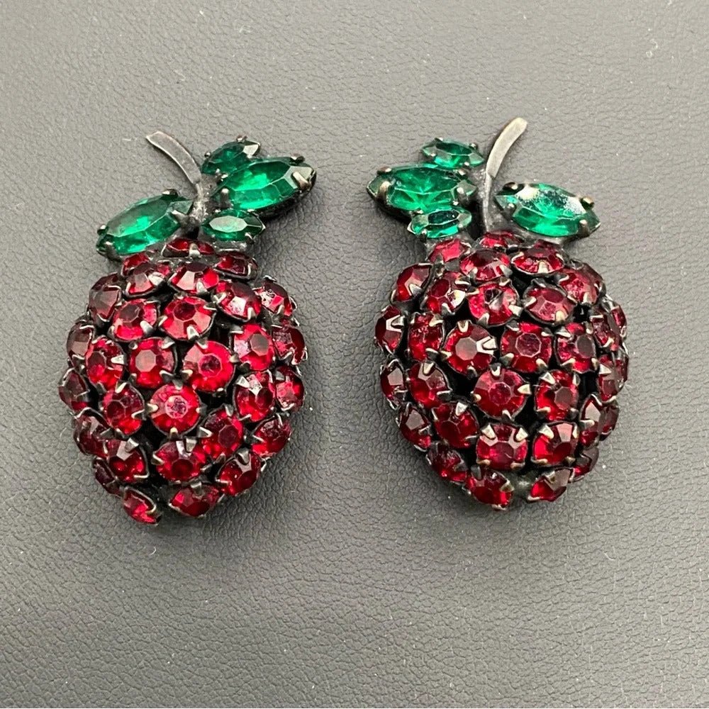 EarringsVintage Warner Signed Strawberry Crystal Rhinestone Clip-On Earrings