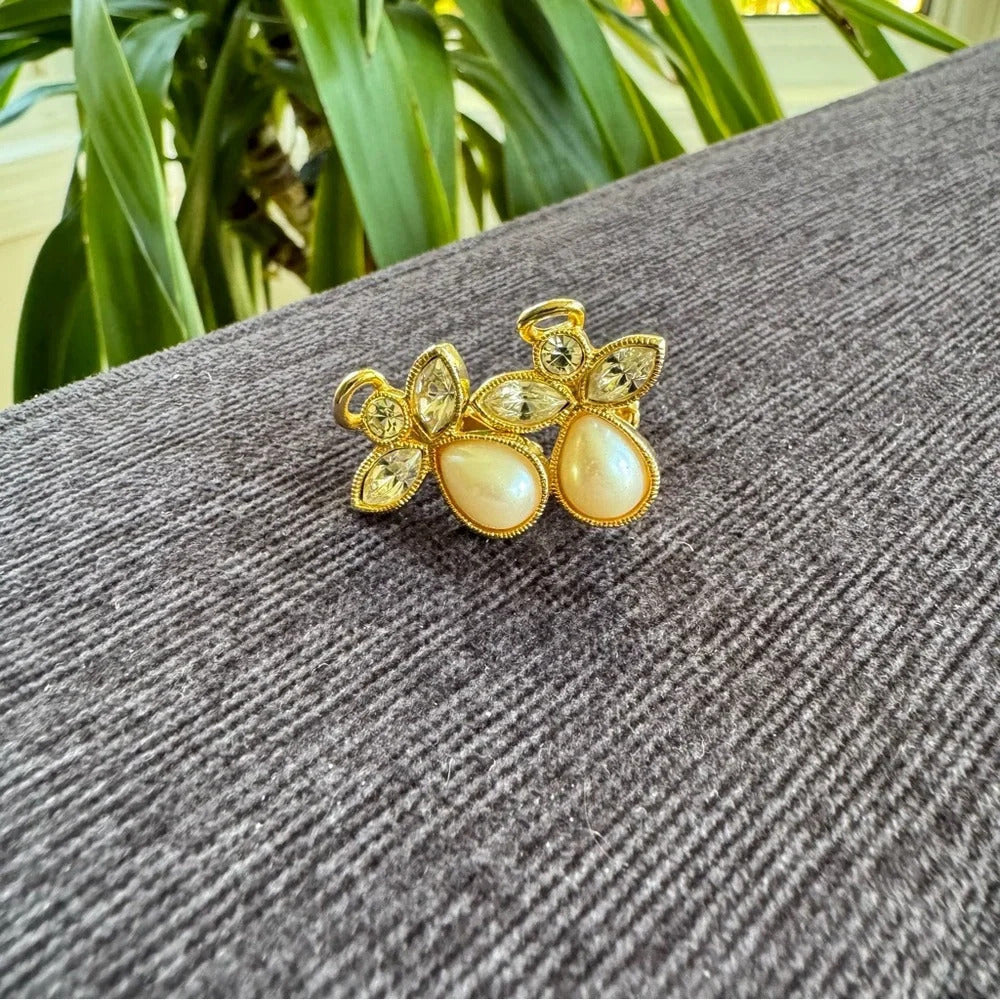 Avon Vintage Angel Pearl and Gold Tone Clip On Earrings