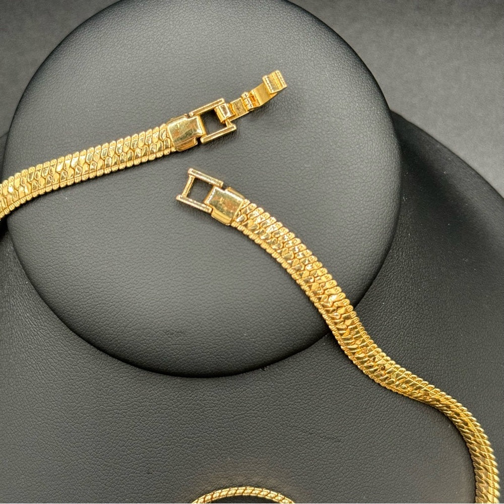 Elegant and Sparkly Vintage Gold Chain Necklace with Herringbone pattern