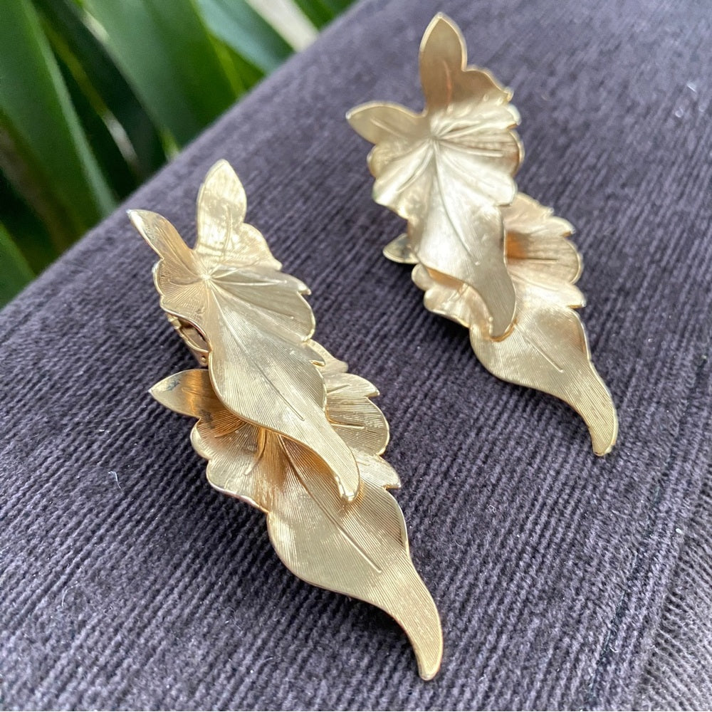 Gold Tone 80s Clip On Earrings - Vintage Articulating Leaves