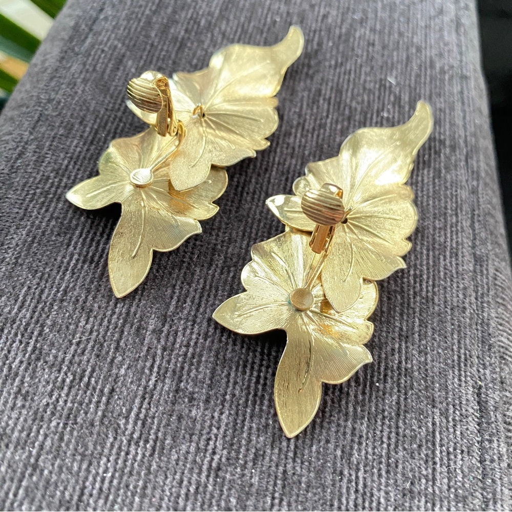 Gold Tone 80s Clip On Earrings - Vintage Articulating Leaves