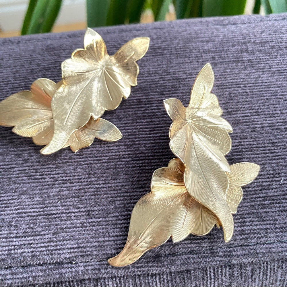 Gold Tone 80s Clip On Earrings - Vintage Articulating Leaves