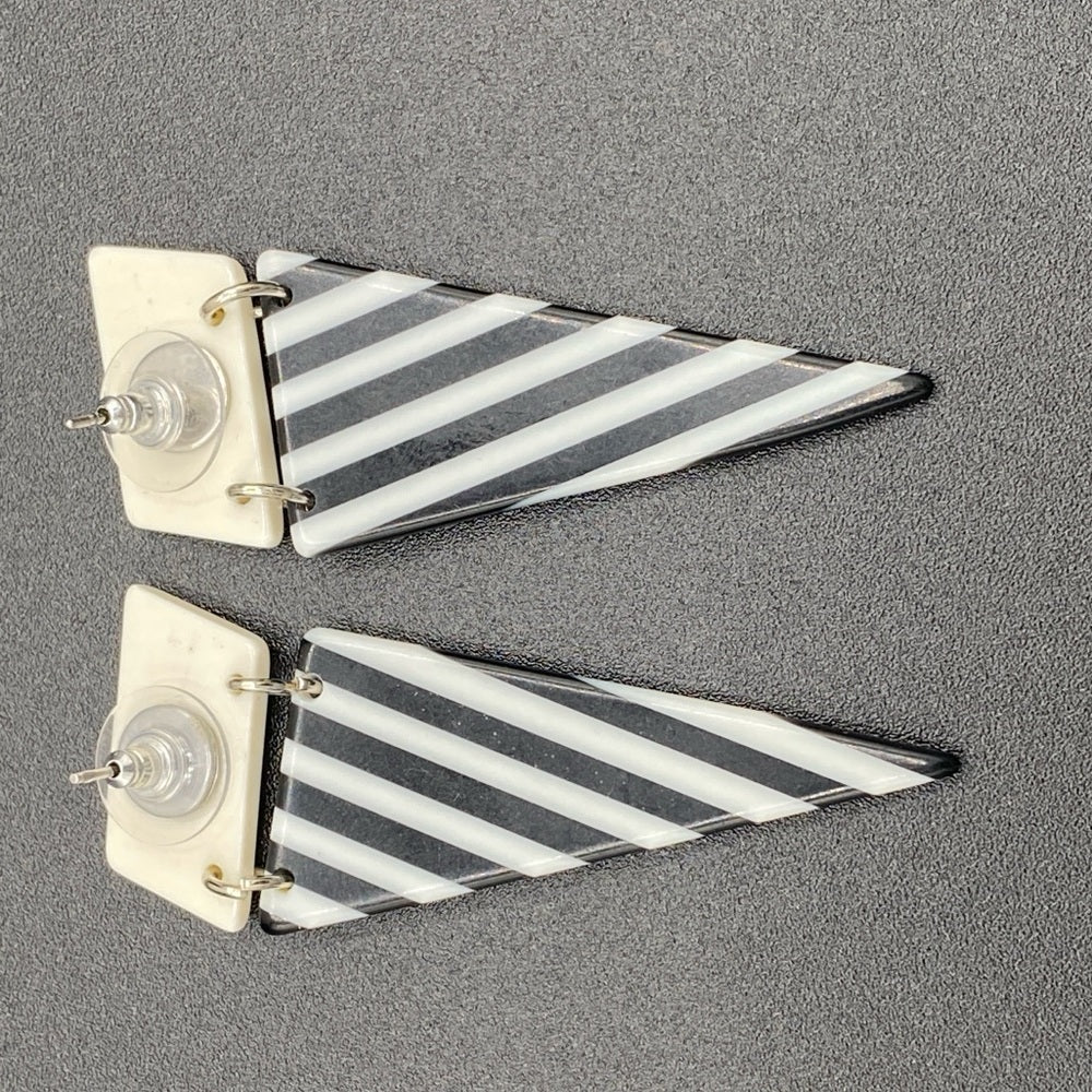 Geometric Black & White Vintage Resin Earrings - Pierced