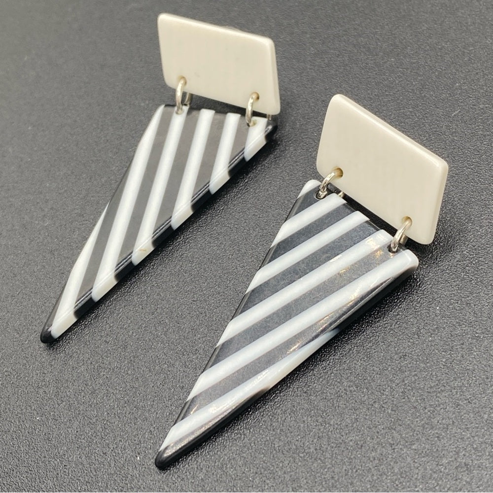 Geometric Black & White Vintage Resin Earrings - Pierced