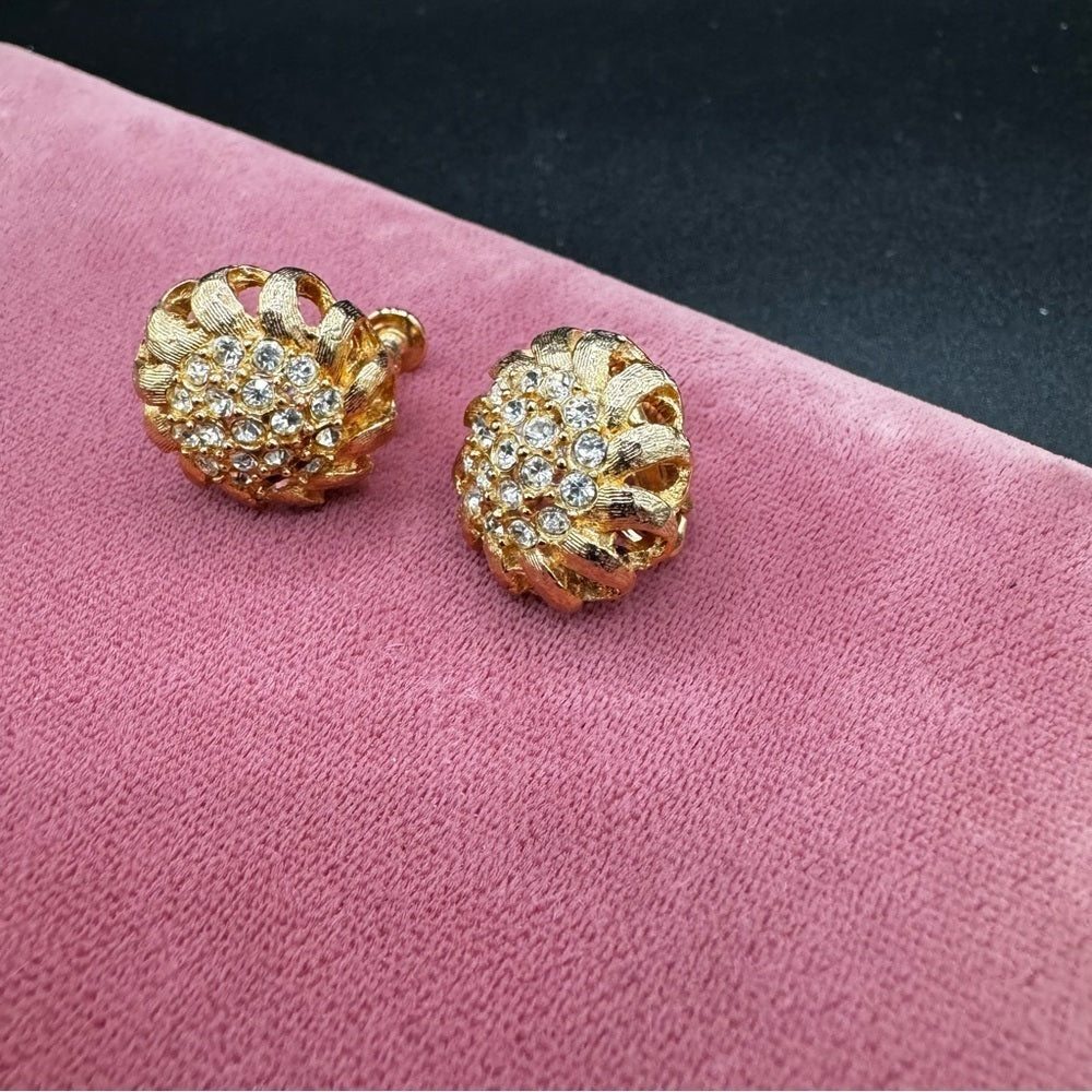 Vintage Sparkly Gold Tone Dome Shaped Screw back Earrings