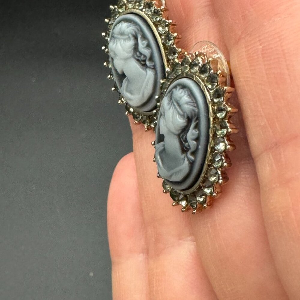 Smokey Rhinestone and Black White Cameo Pierced Earrings