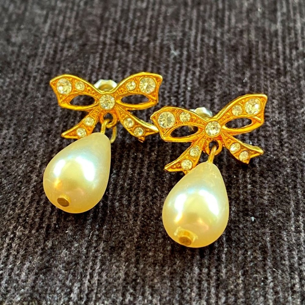 Vintage Gold Tone Rhinestone Bow and Drop Pearl Pierced Earrings New